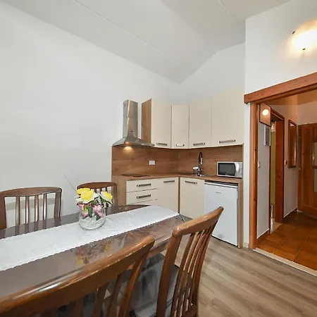 Appartement Fuer 4 Personen Ca 33 Qm In Rovinj, Istrien Istrische Riviera *