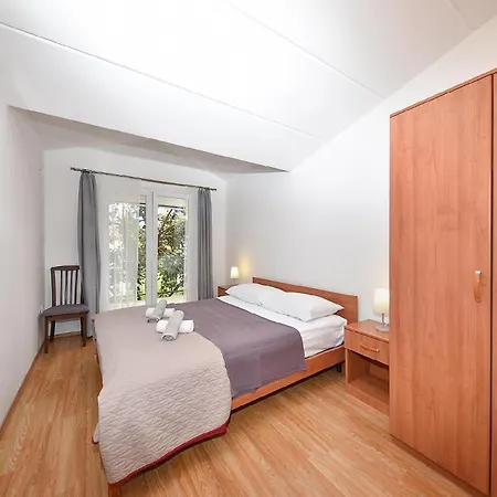 Fuer 4 Personen Ca 33 Qm In Rovinj, Istrien Istrische Riviera Apartment *